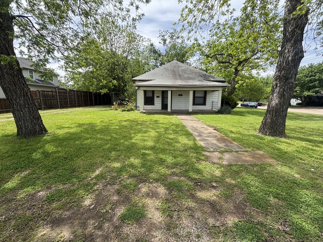 376 W Walters Street Lewisville TX 75057