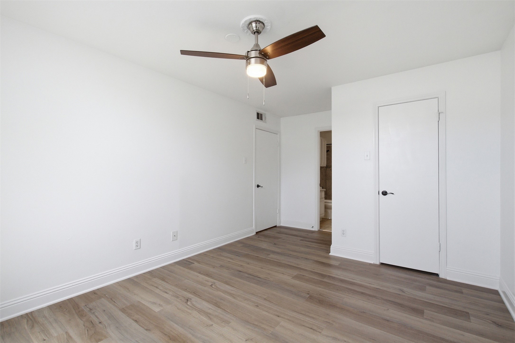 2505 Wedglea Drive Dallas TX 75211
