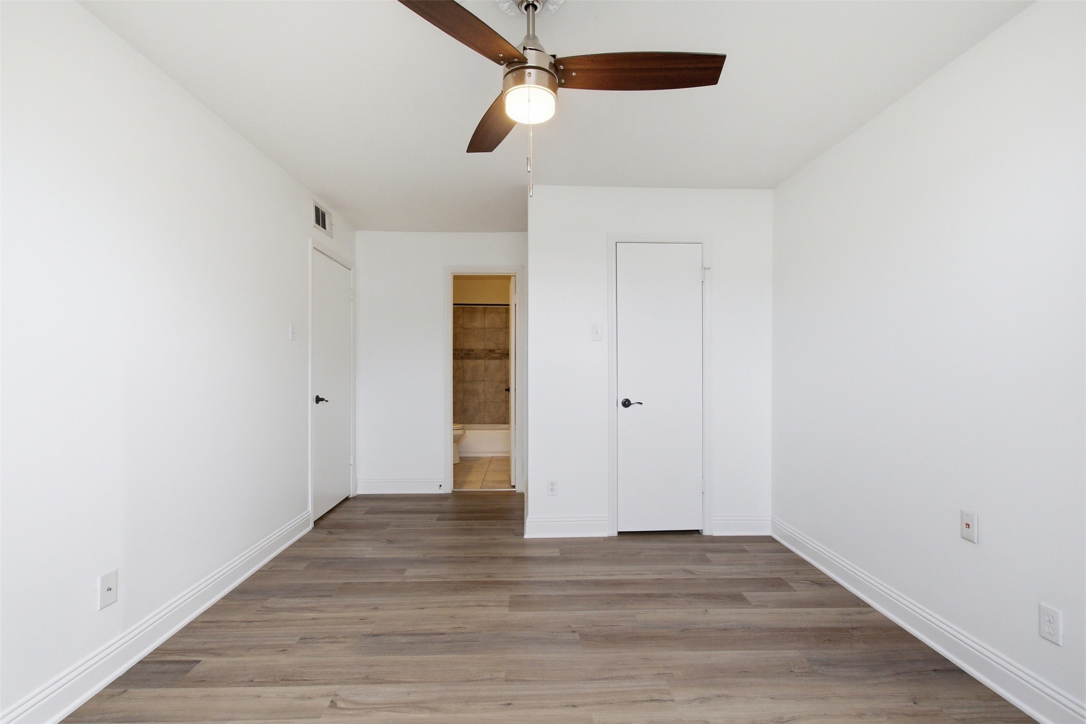 2505 Wedglea Drive Dallas TX 75211