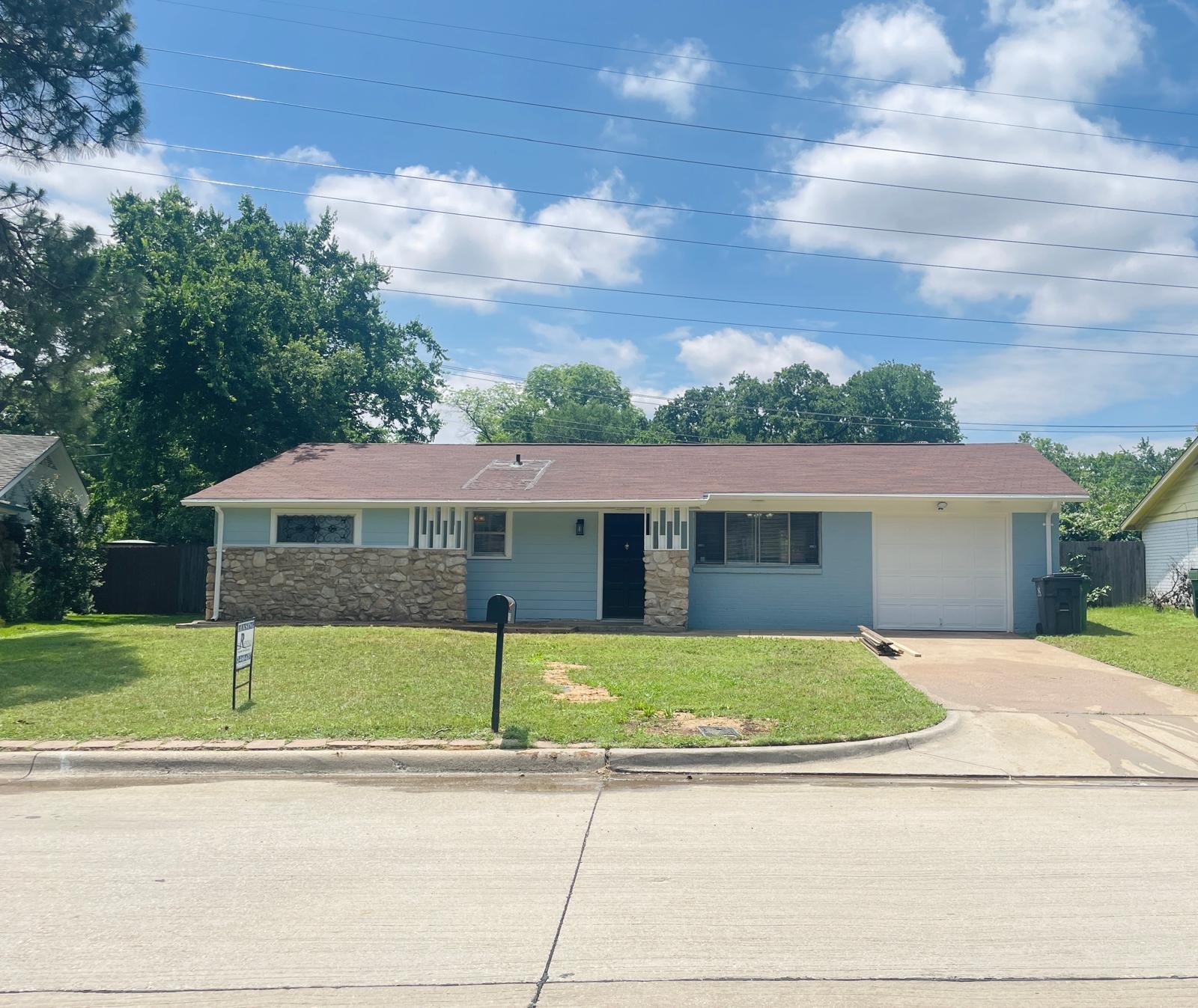 1905 Brookview Drive Arlington TX 76010