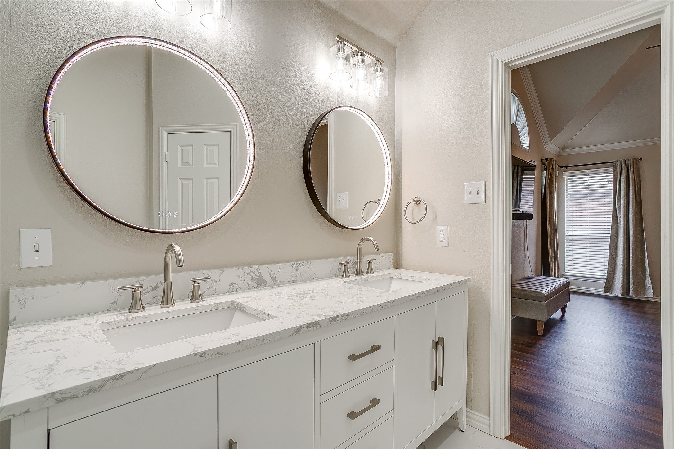 1936 Canterbury Drive Bedford TX 76021