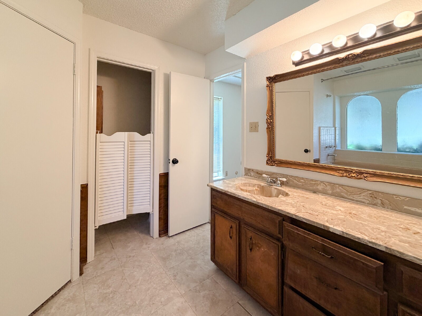 712 Pecan Street Burleson TX 76028