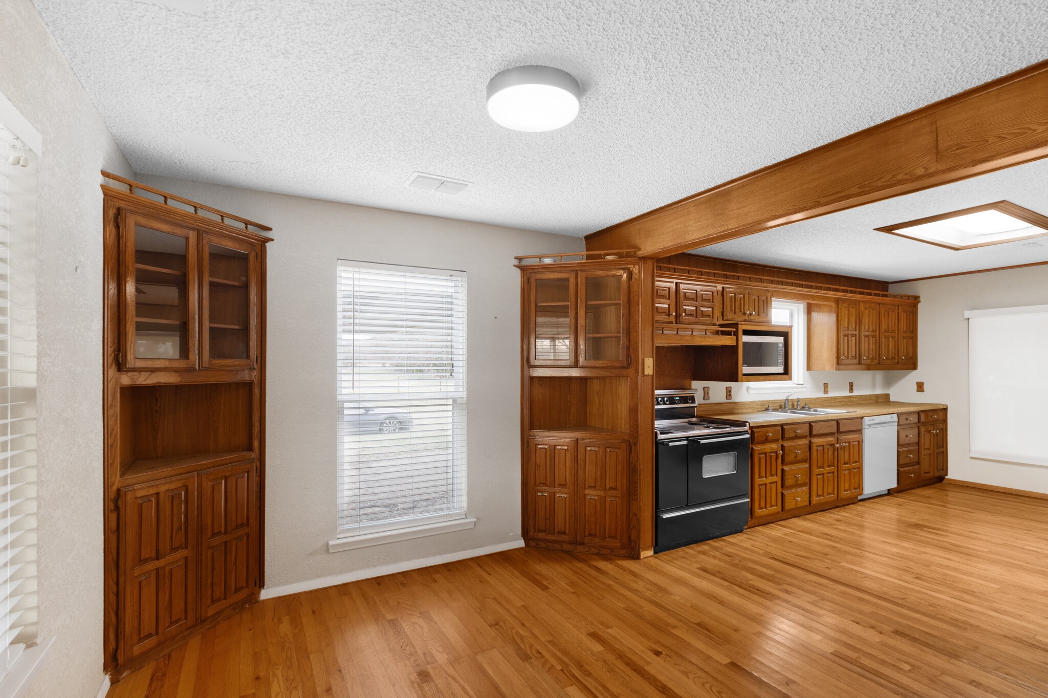 1957 S Westmoreland Glenn Heights TX 75154
