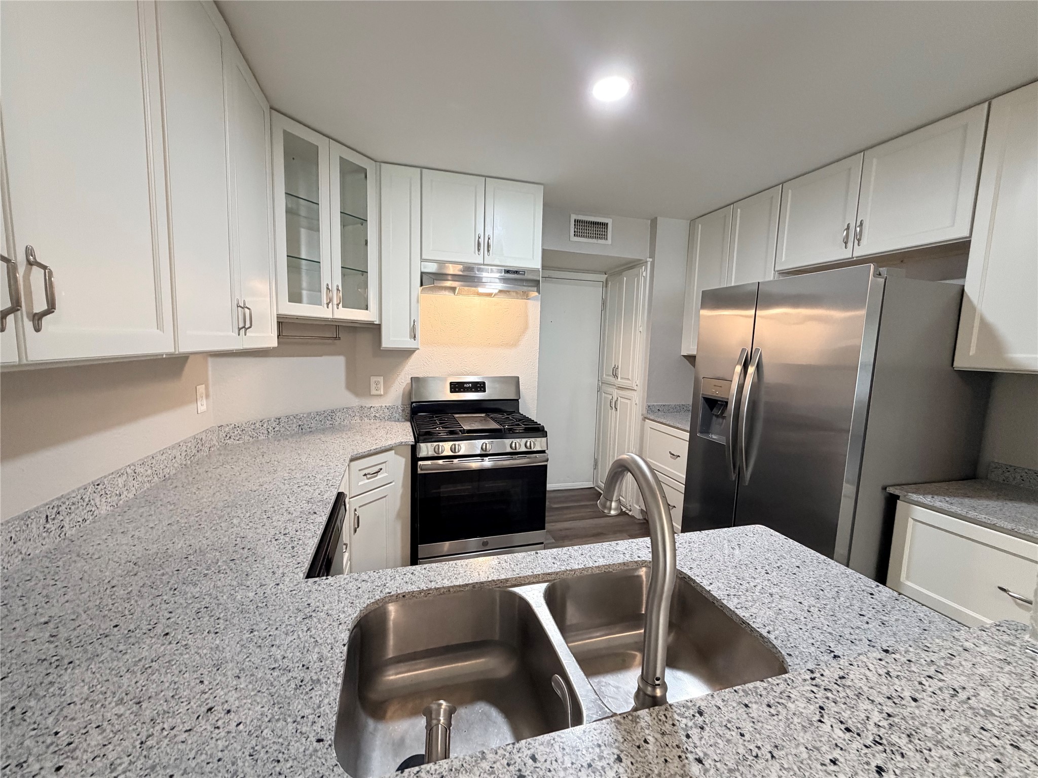 2412 Lakeview Circle Mckinney TX 75072