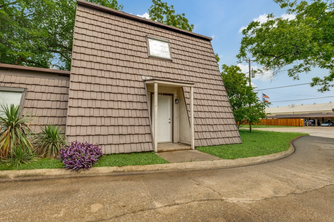 809 E Pioneer Drive Irving TX 75061