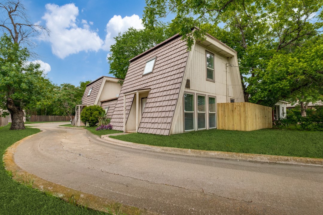 809 E Pioneer Drive Irving TX 75061