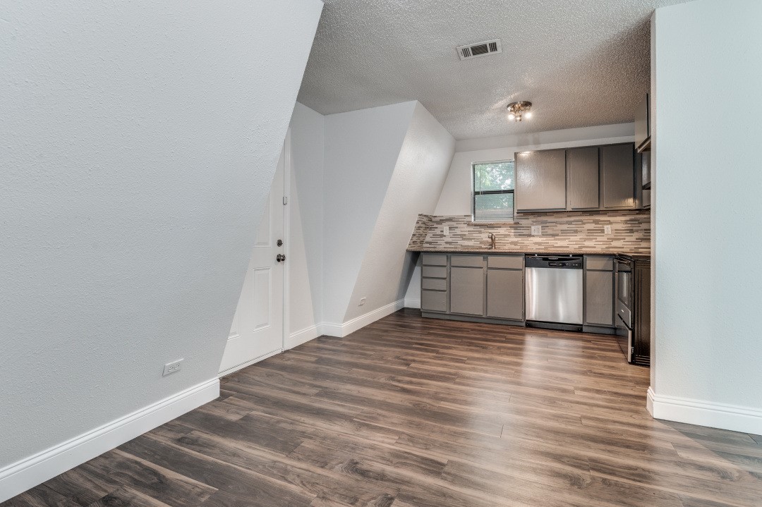 809 E Pioneer Drive Irving TX 75061
