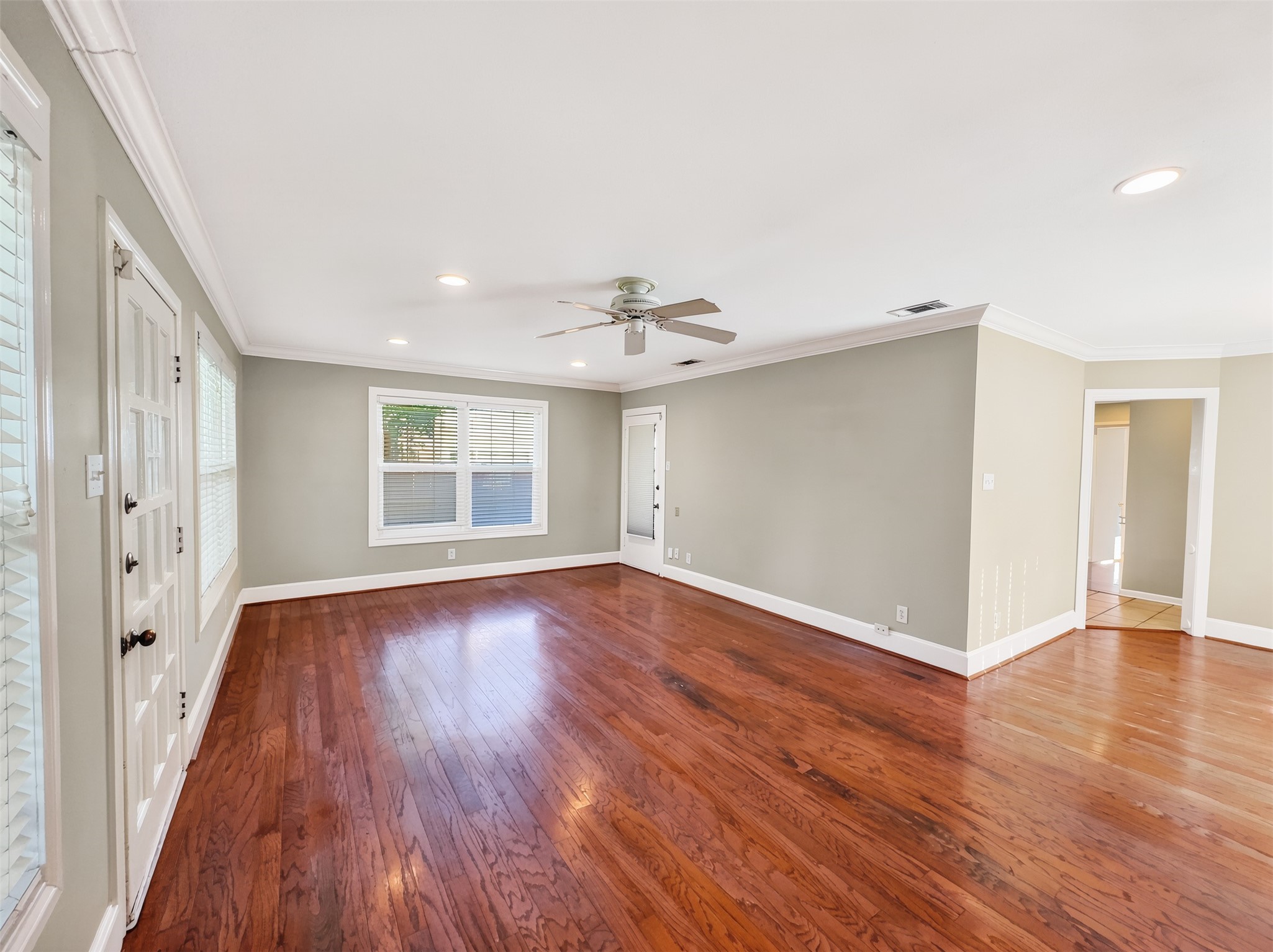 4414 Merrell Road Dallas TX 75229