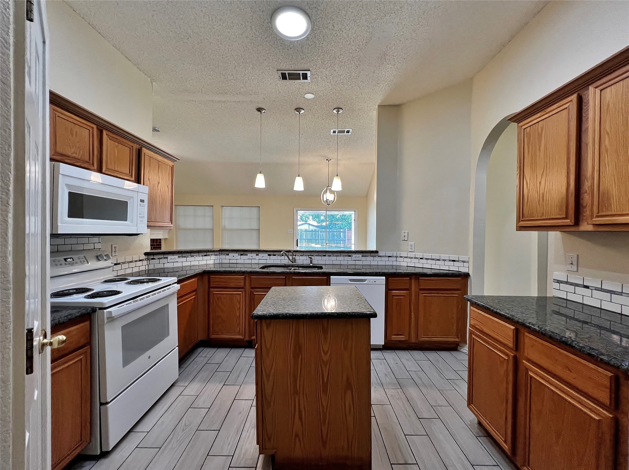 609 Blueberry Hill Lane Mansfield TX 76063
