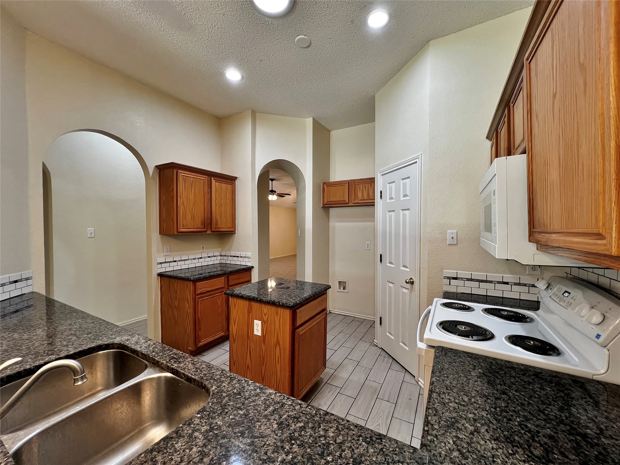 609 Blueberry Hill Lane Mansfield TX 76063