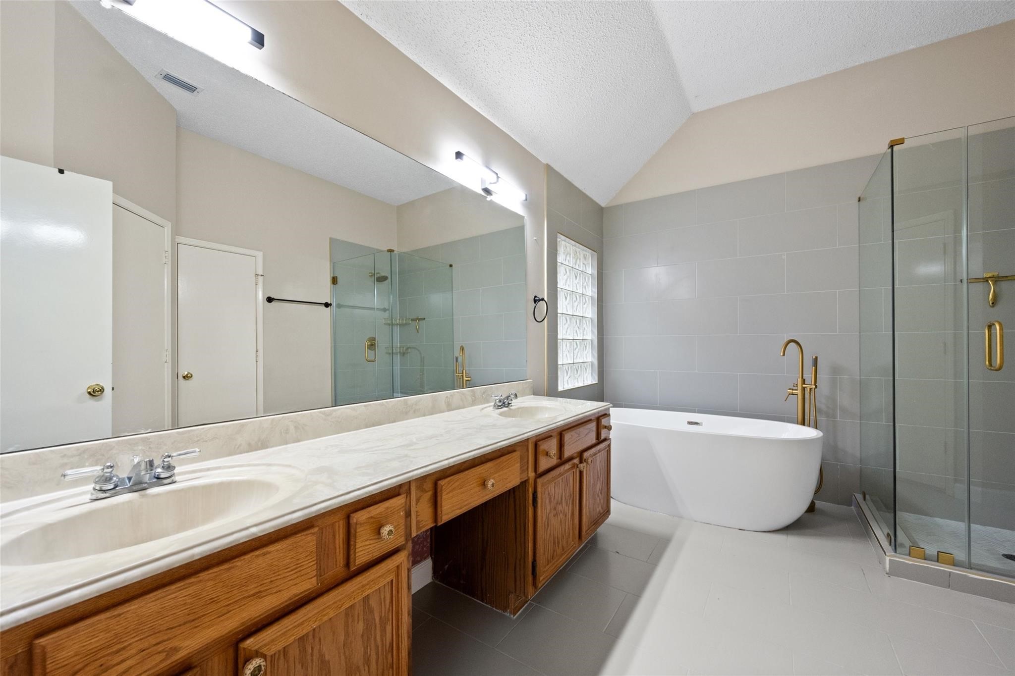 4241 Briar Hill Drive Grand Prairie TX 75052