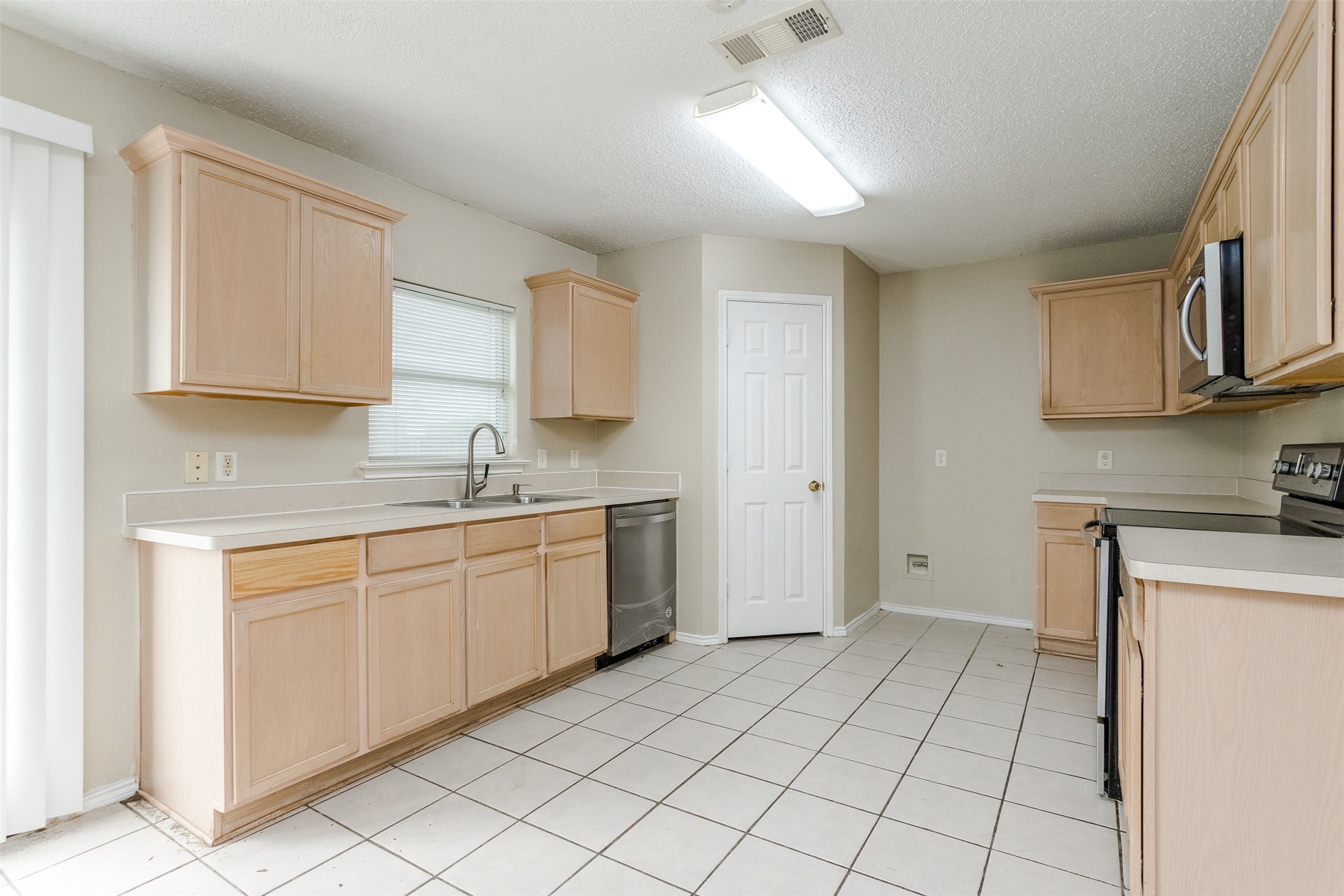 1308 Dundee Drive Arlington TX 76002