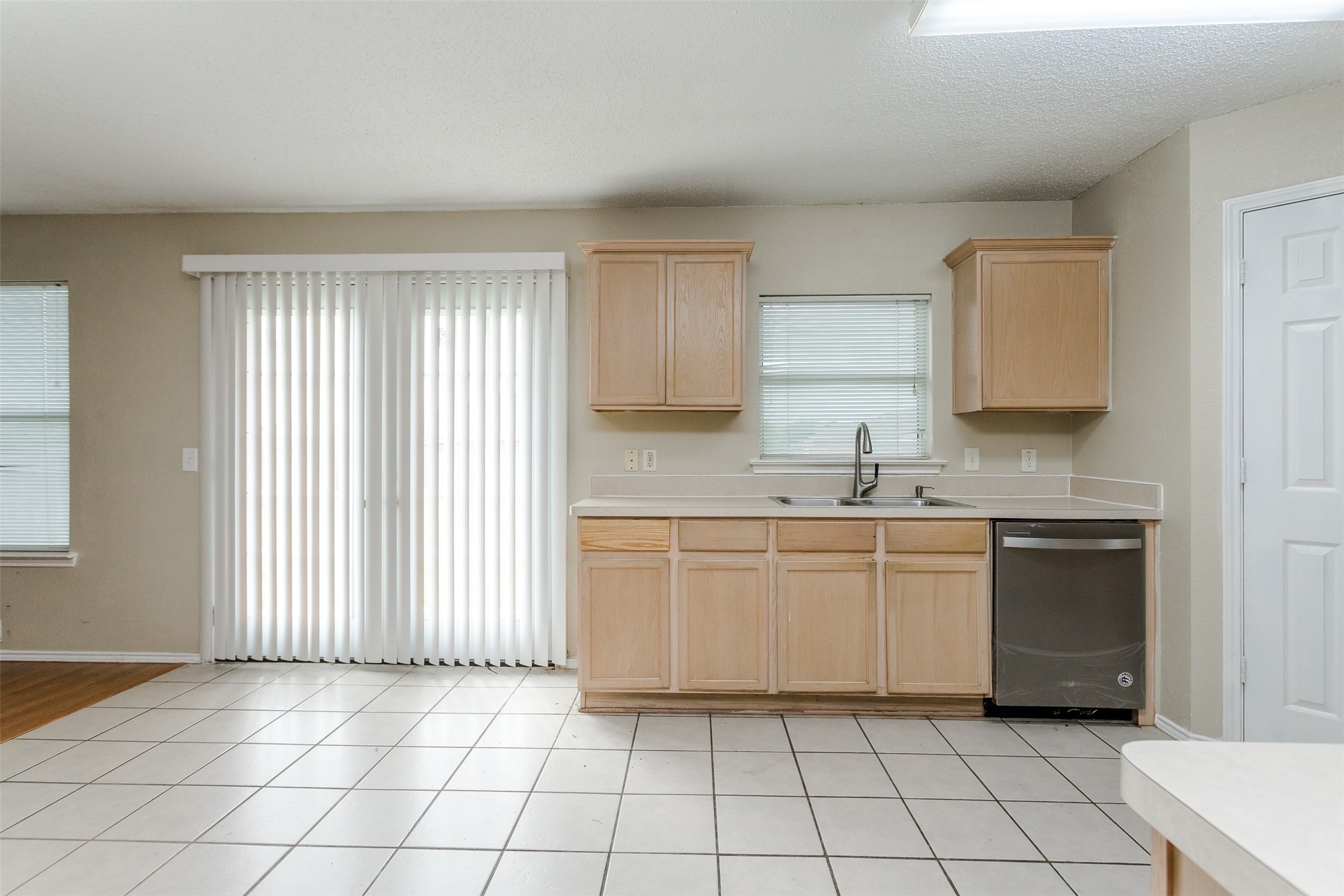 1308 Dundee Drive Arlington TX 76002