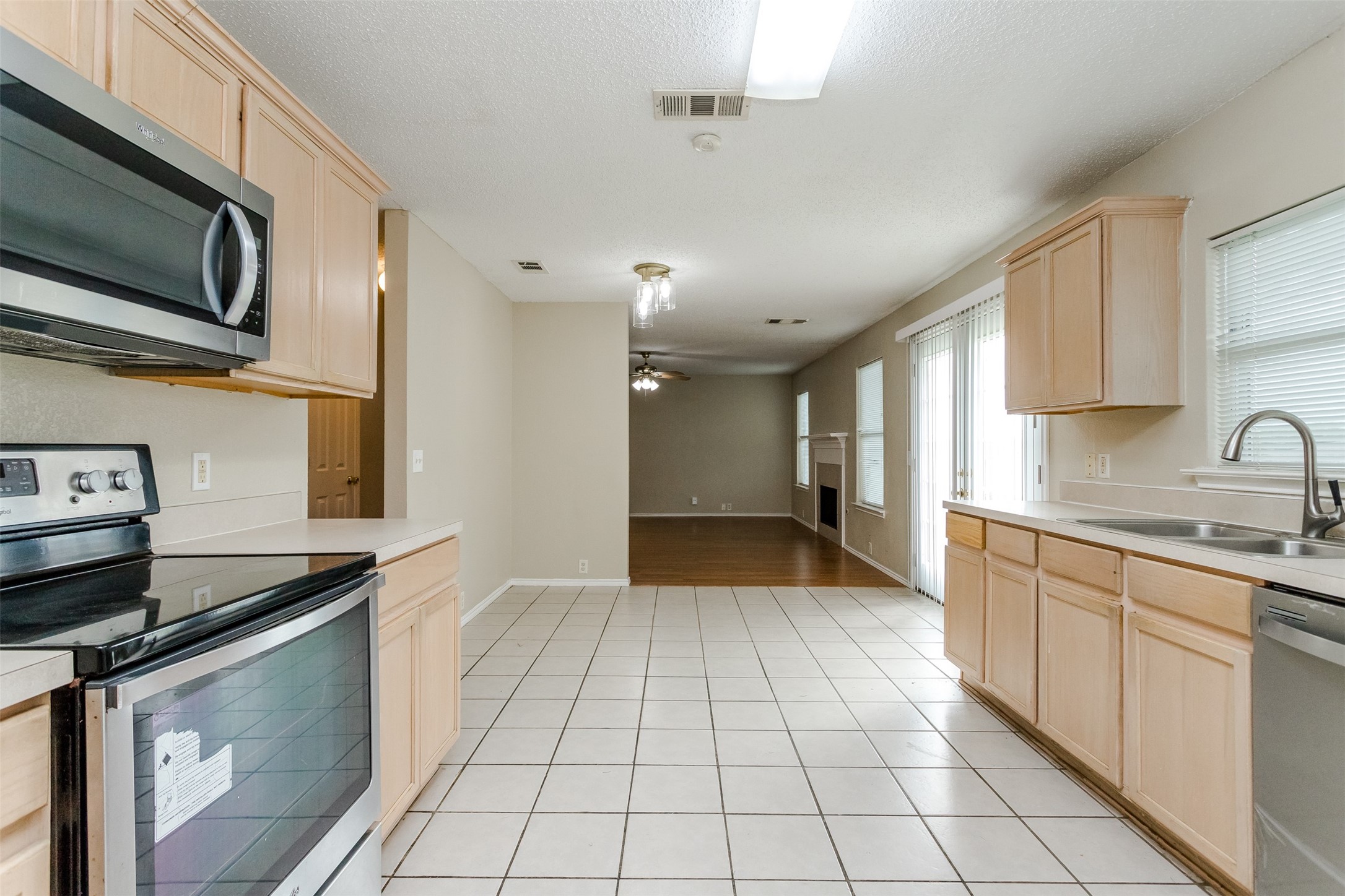 1308 Dundee Drive Arlington TX 76002