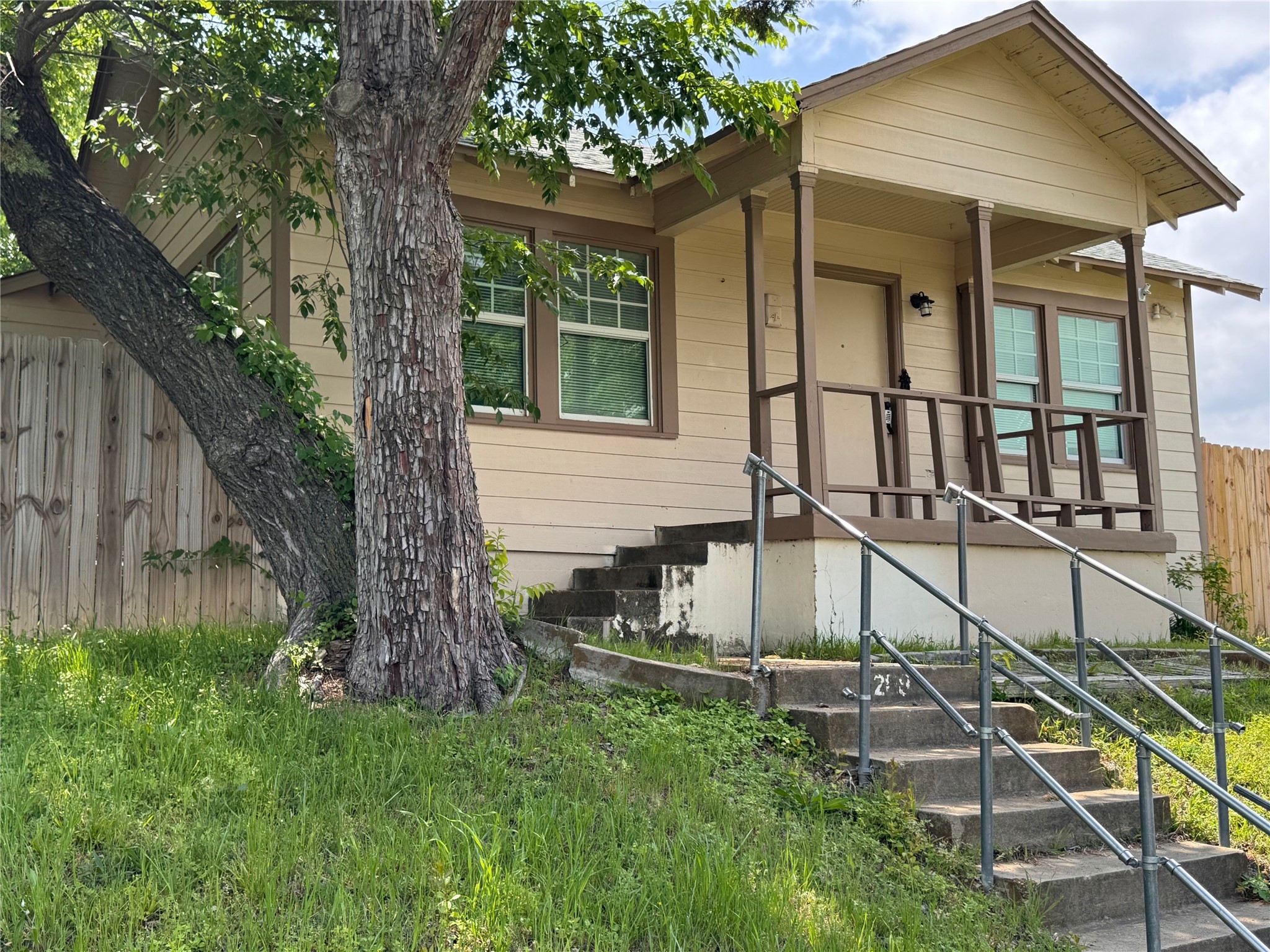 1208 E Magnolia Avenue Fort Worth TX 76104