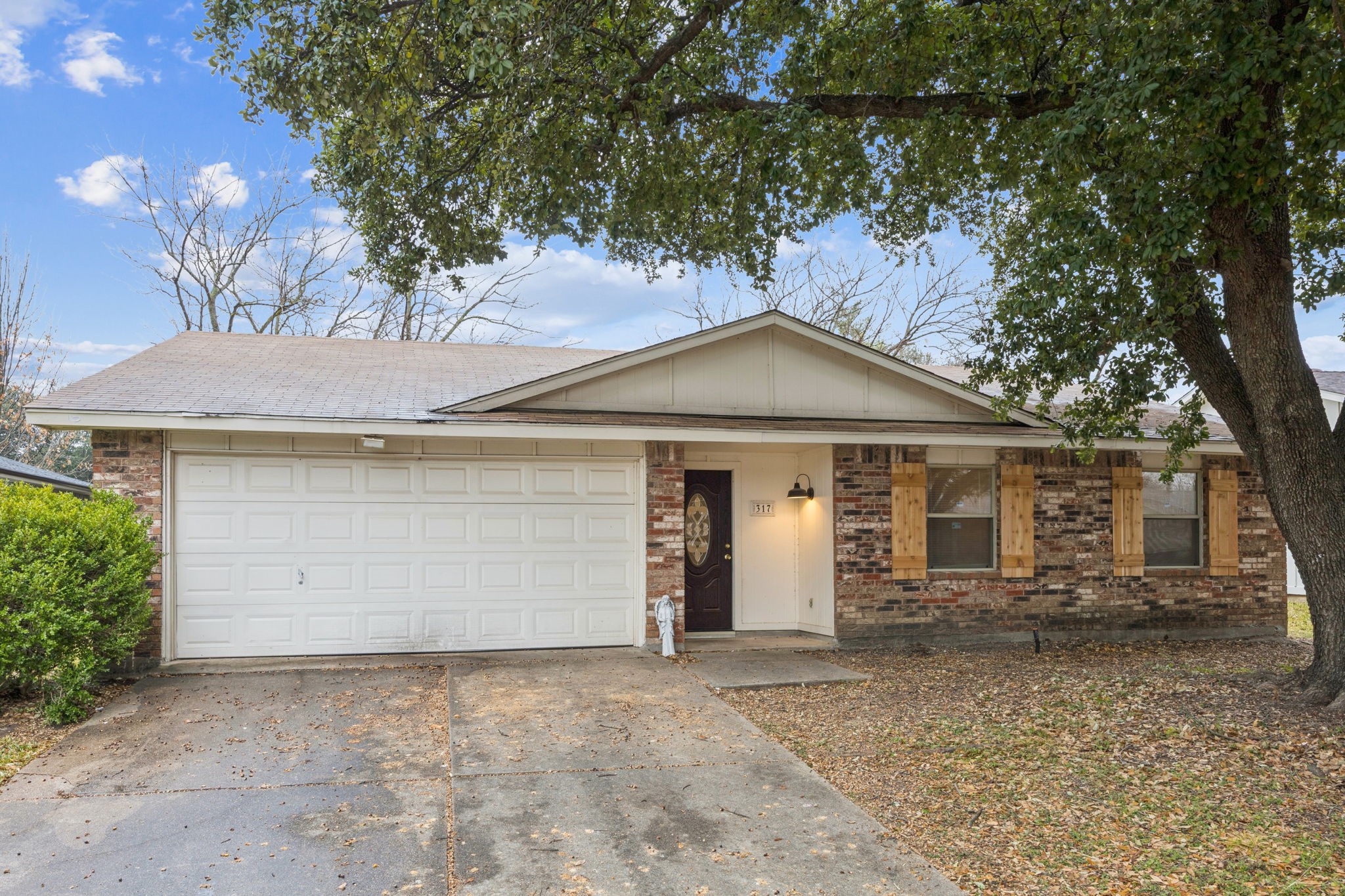317 E Grenoble Drive Grand Prairie TX 75052