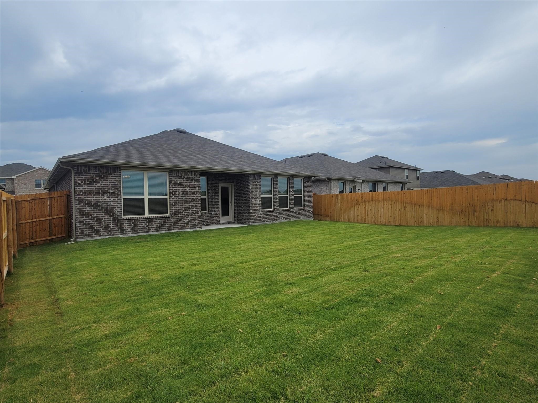 933 Ravenwood Lane Van Alstyne TX 75495