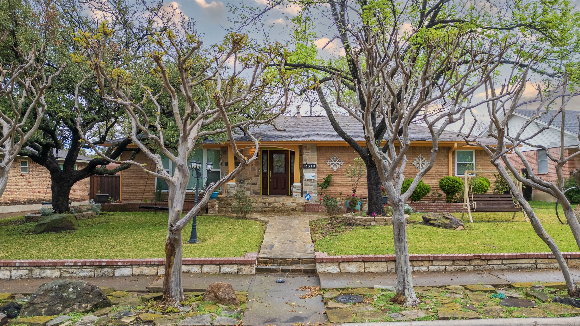 2516 Pinebluff Drive Dallas TX 75228