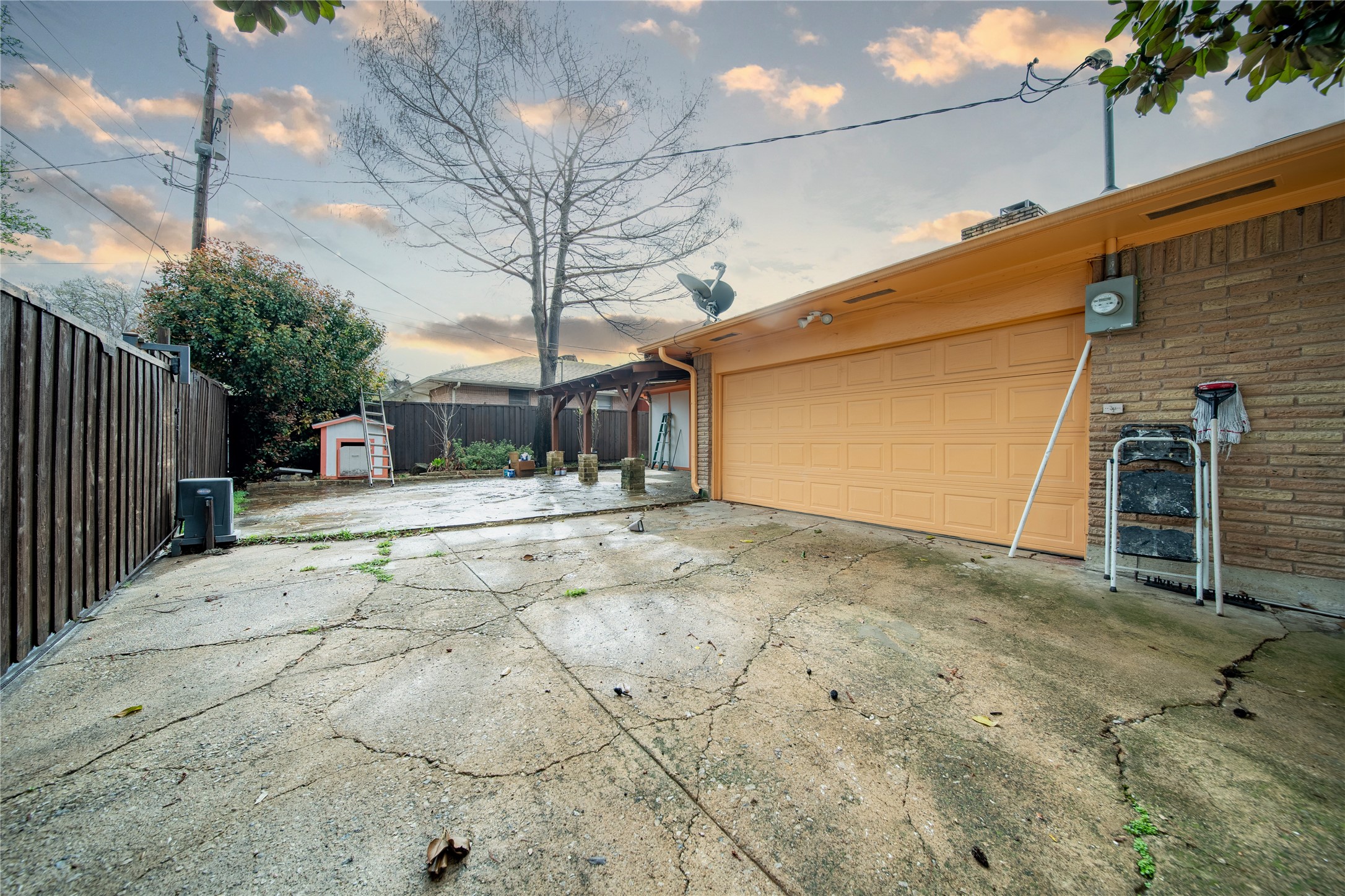 2516 Pinebluff Drive Dallas TX 75228