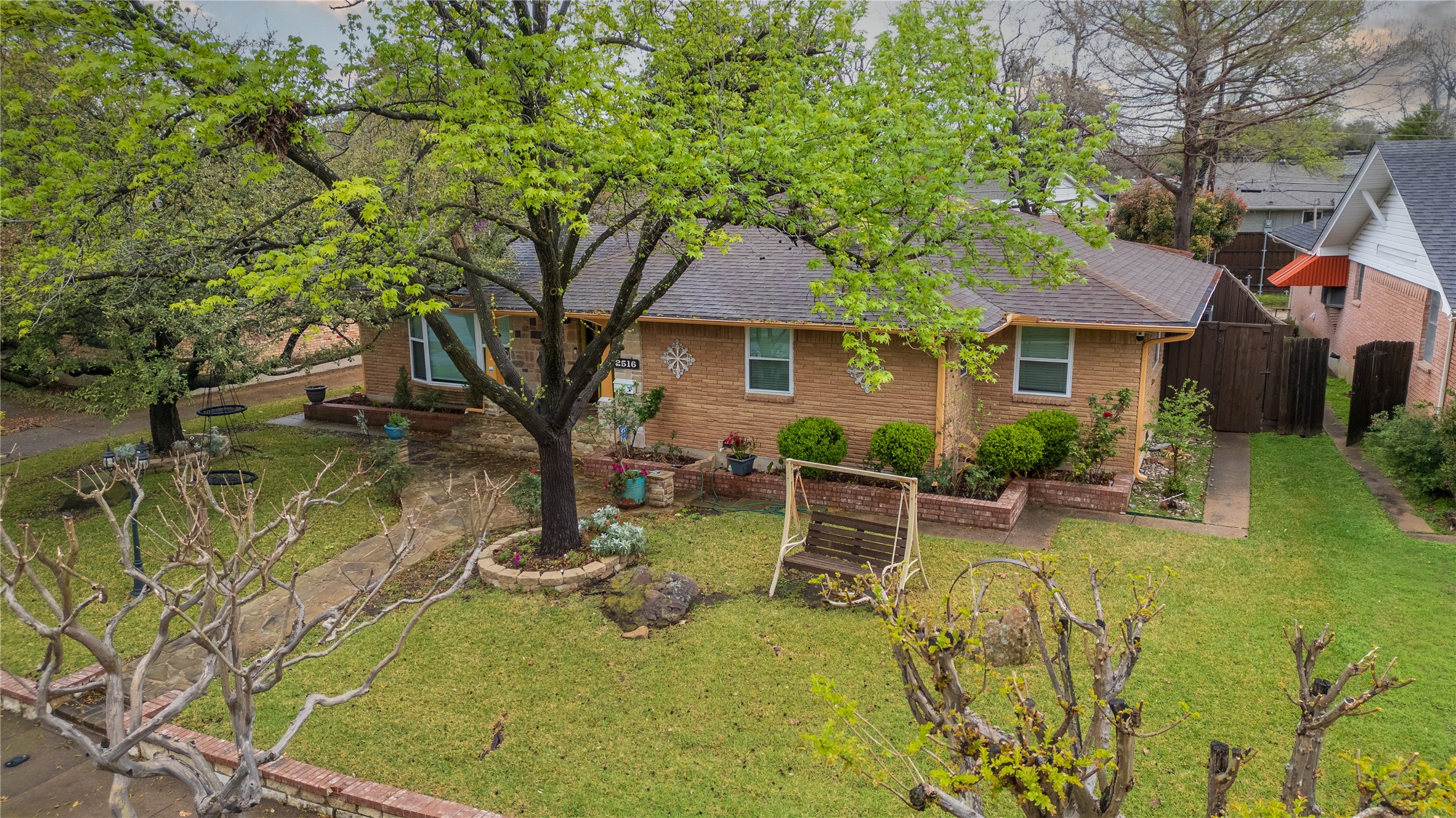 2516 Pinebluff Drive Dallas TX 75228