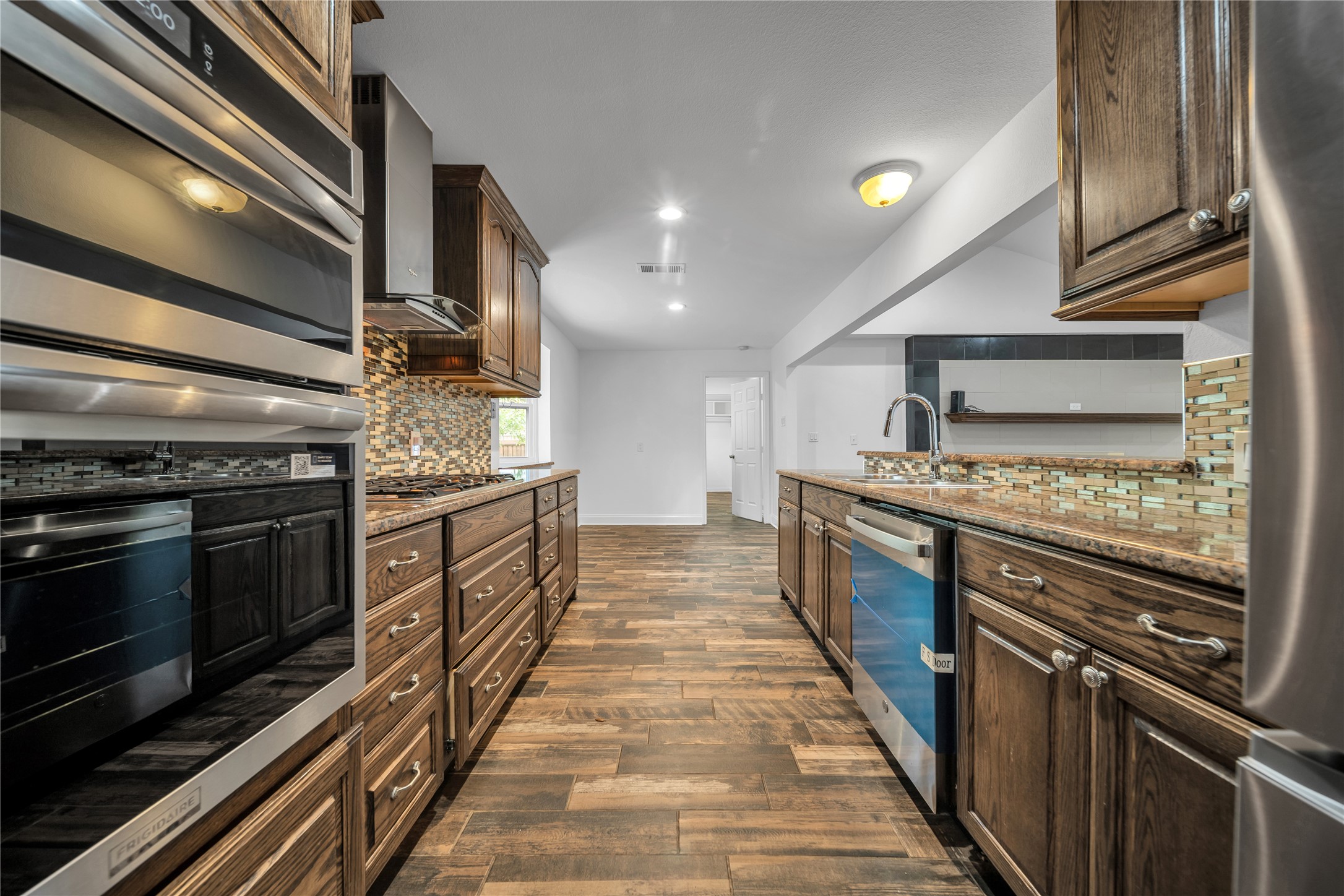 2516 Pinebluff Drive Dallas TX 75228