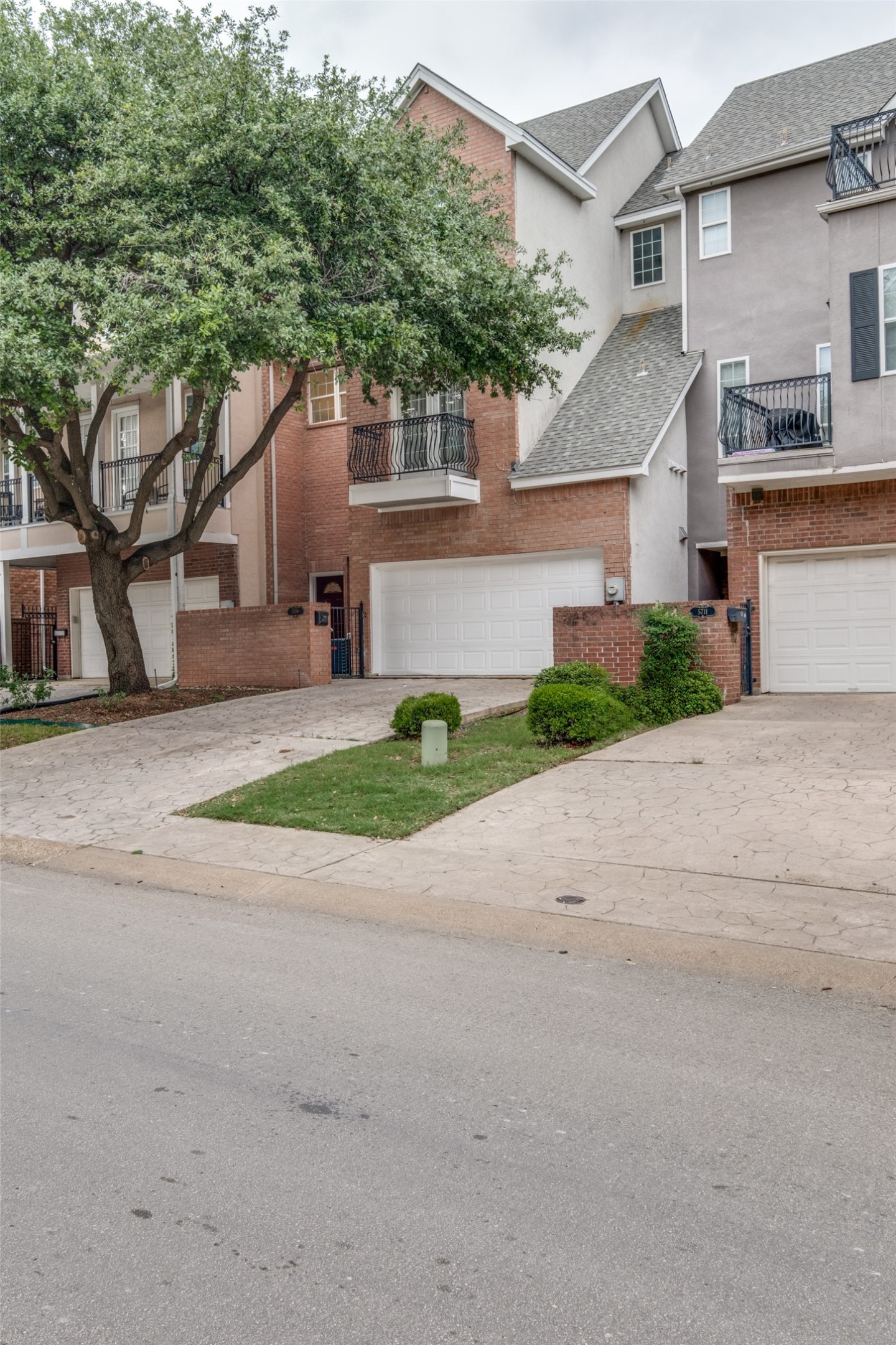 5709 Lewis Street Dallas TX 75206