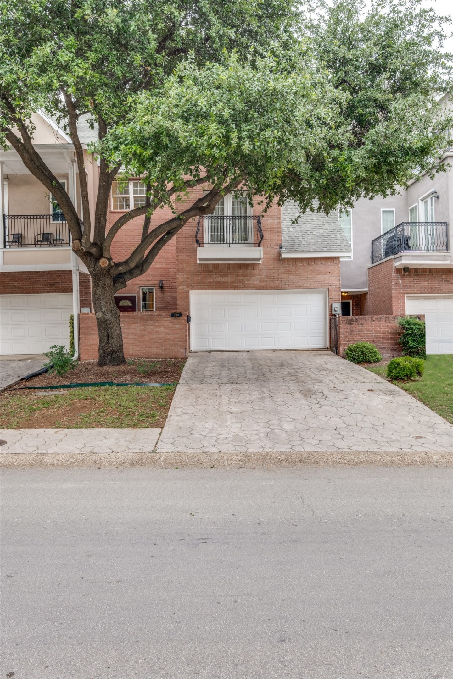 5709 Lewis Street Dallas TX 75206