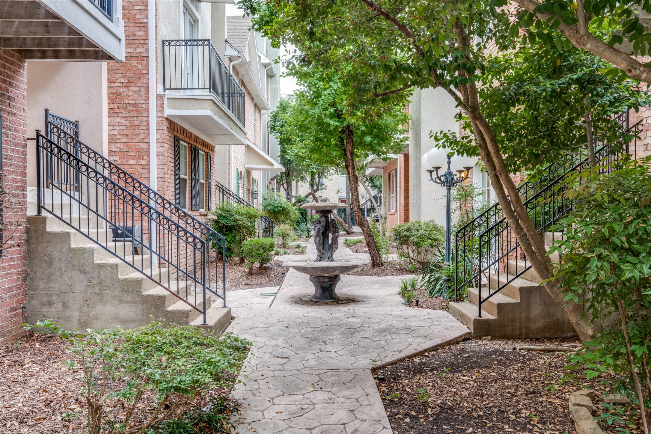 5709 Lewis Street Dallas TX 75206