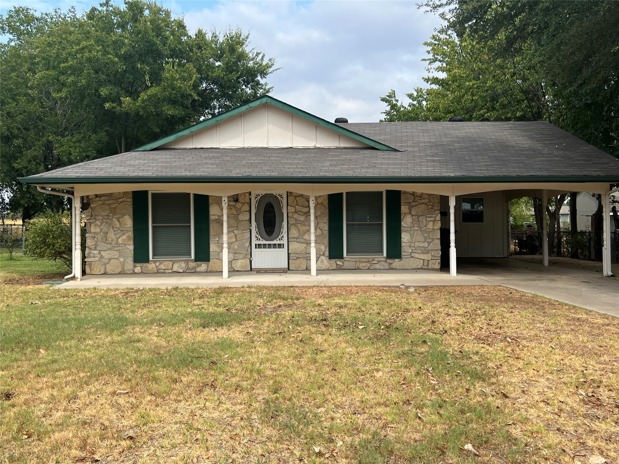 814 W Bridge Street Granbury TX 76048