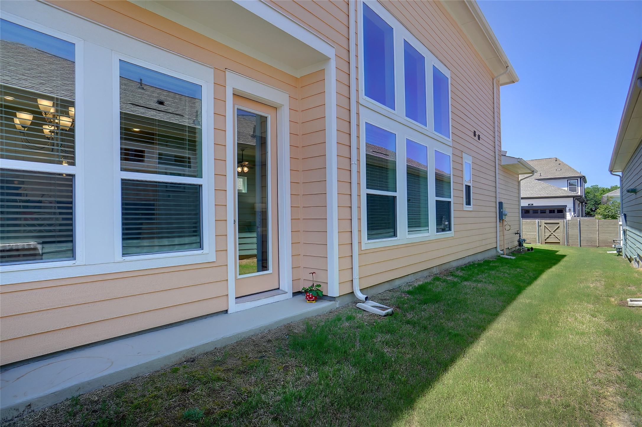 6113 Kessler Drive North Richland Hills TX 76180