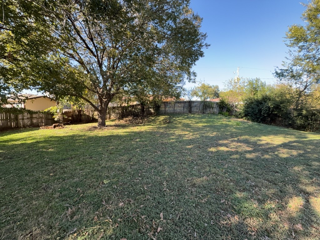 1613 Edge Hill Road Benbrook TX 76126