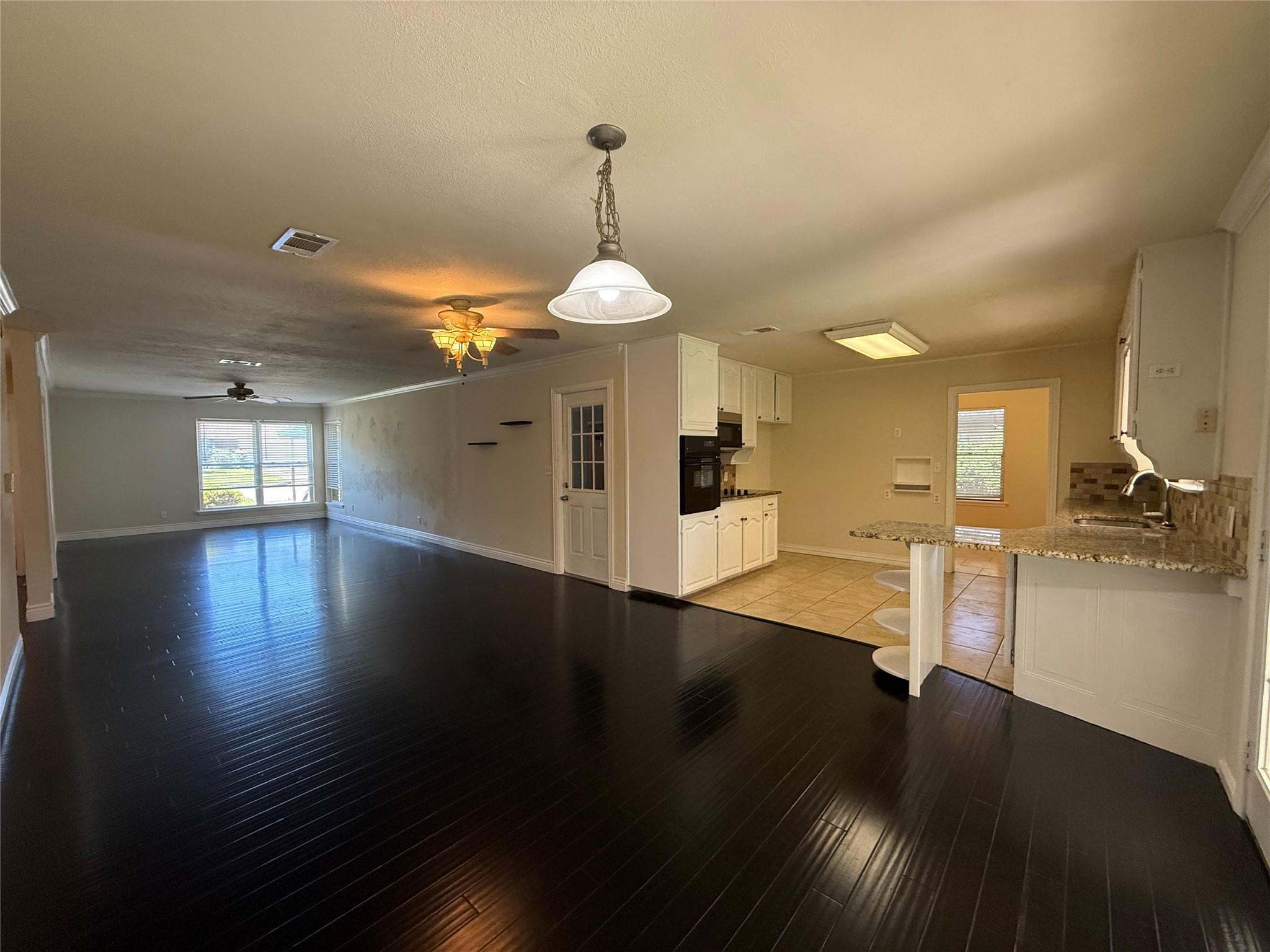1135 Park Center Street Benbrook TX 76126
