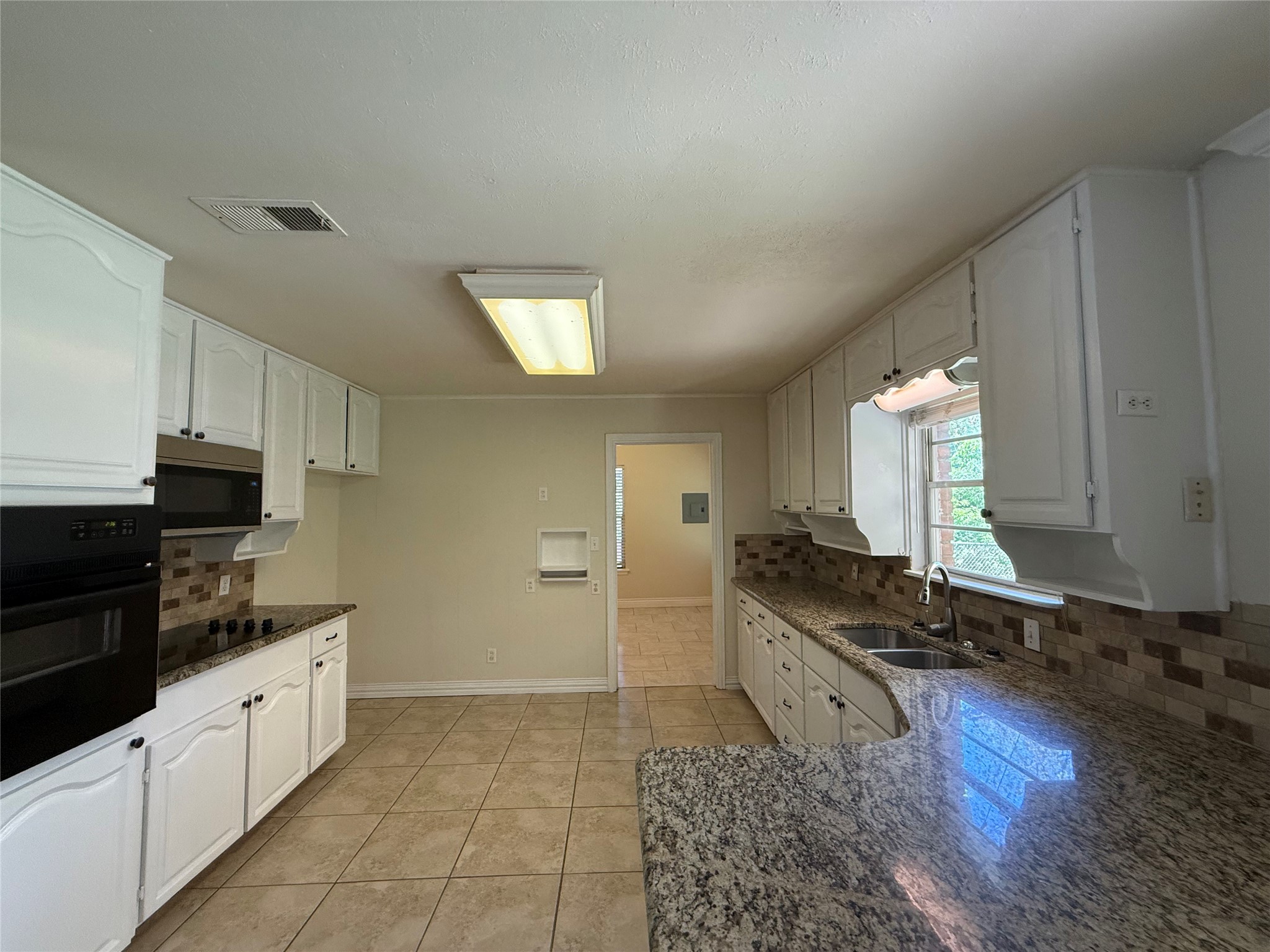 1135 Park Center Street Benbrook TX 76126