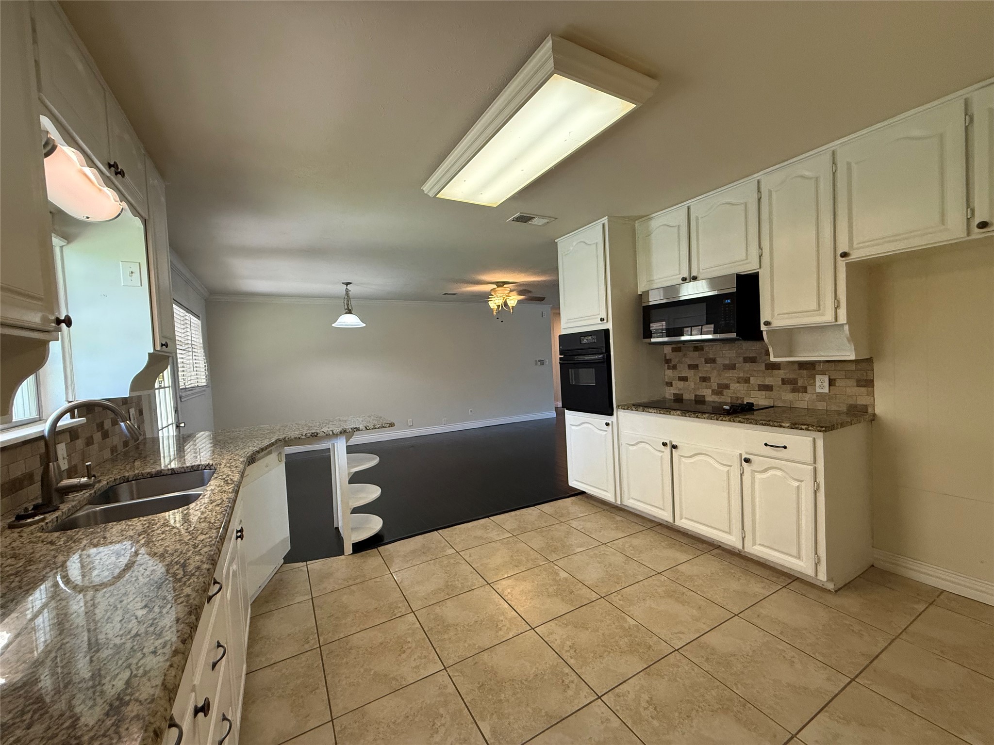 1135 Park Center Street Benbrook TX 76126