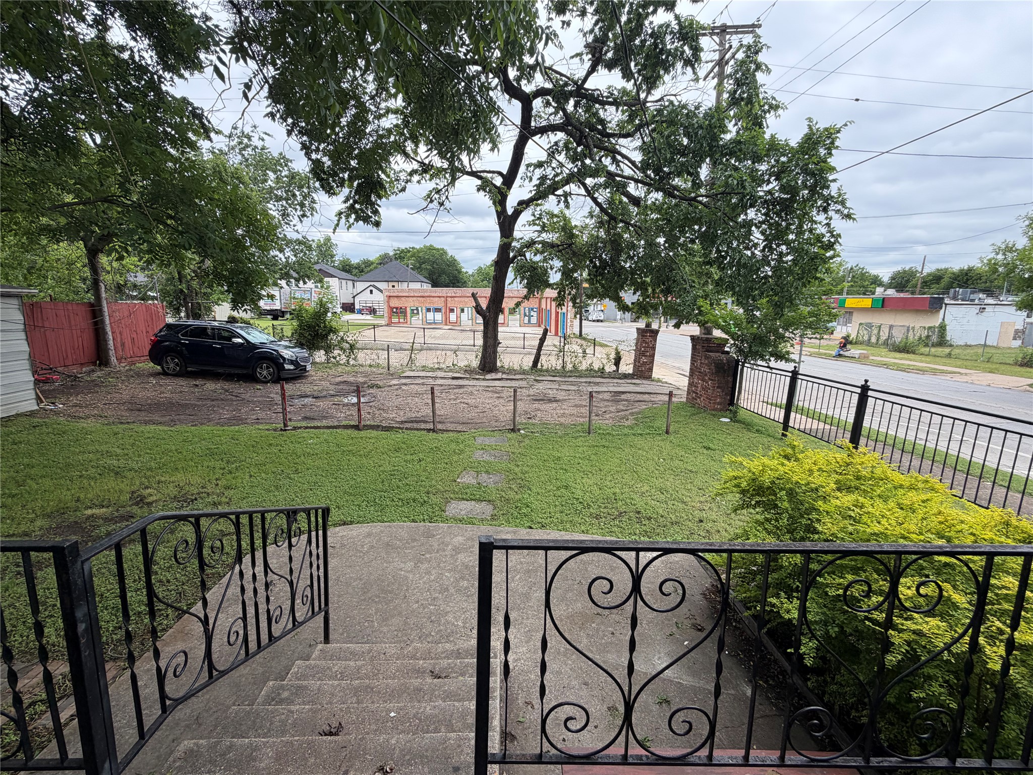 801 Wayne Street Dallas TX 75223