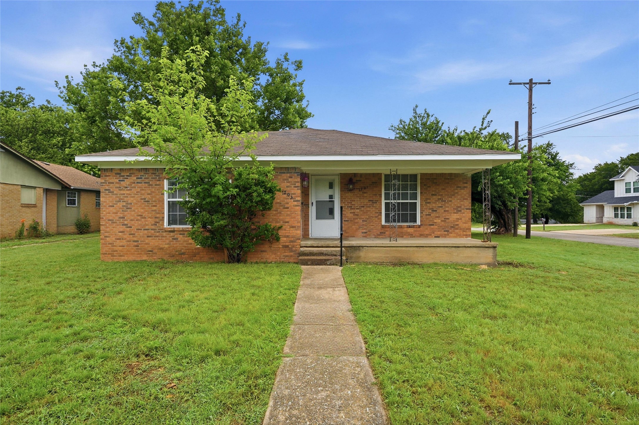 1703 W Elm Street Denison TX 75020