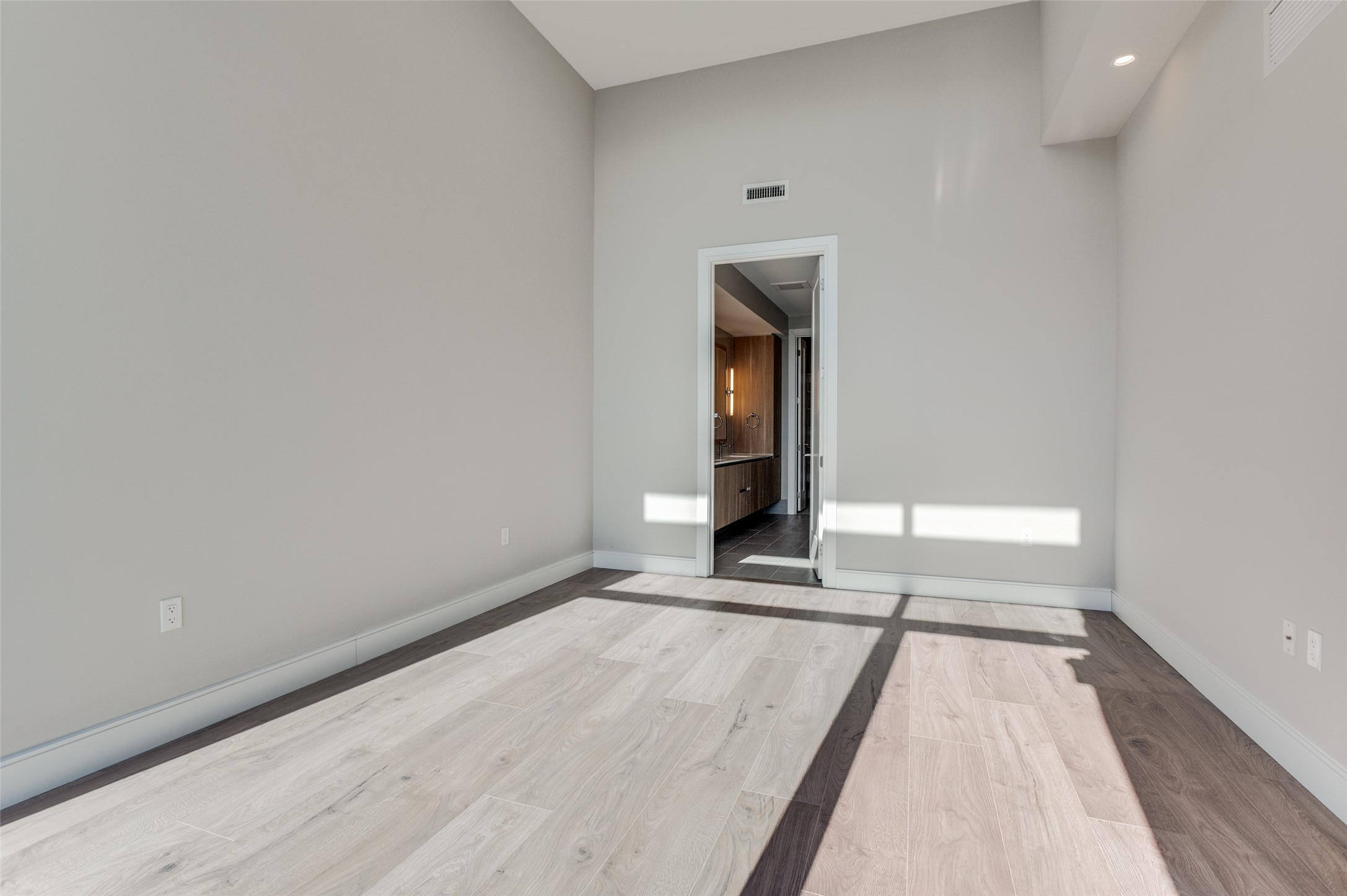 3003 Maple Avenue Dallas TX 75201