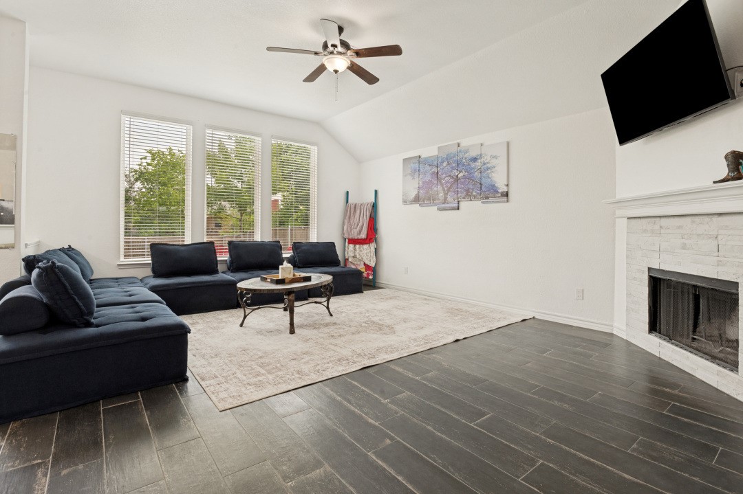 409 Creek Point Lane Arlington TX 76002