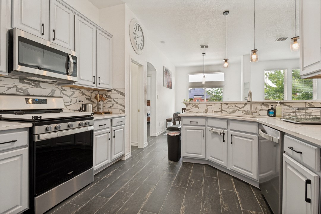 409 Creek Point Lane Arlington TX 76002