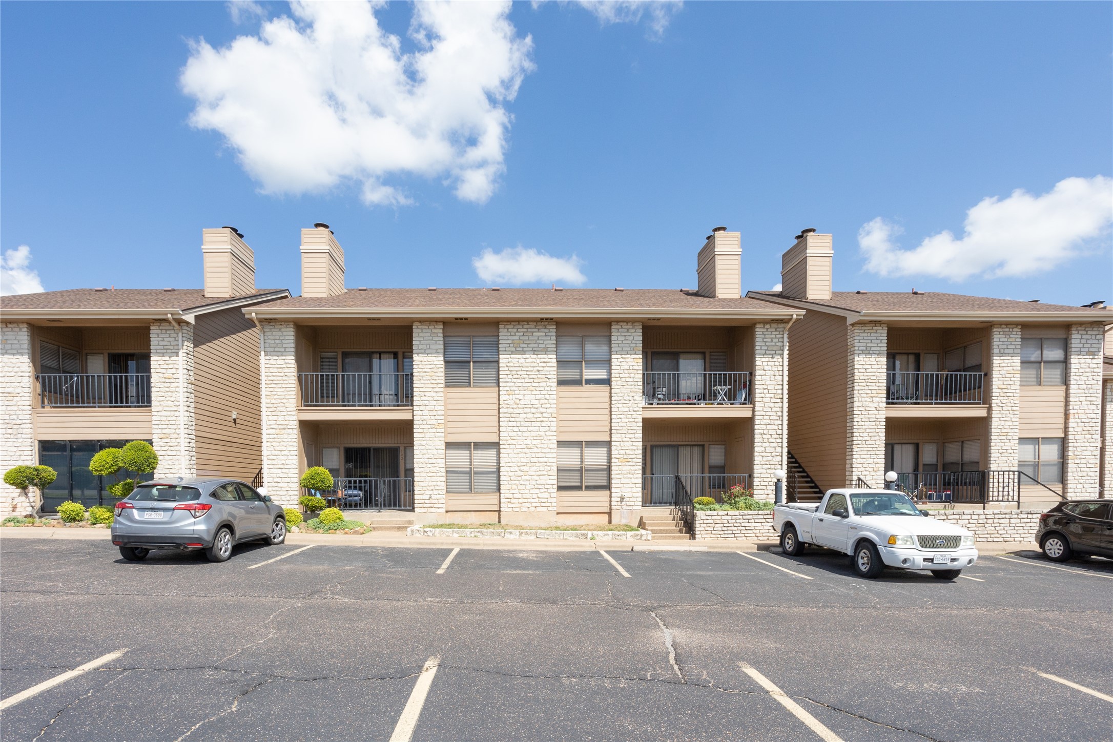 400 E Pearl Granbury TX 76048