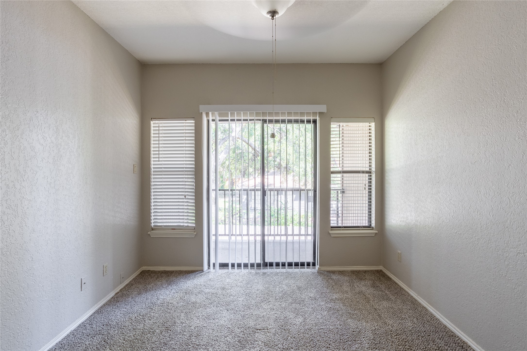 400 E Pearl Granbury TX 76048