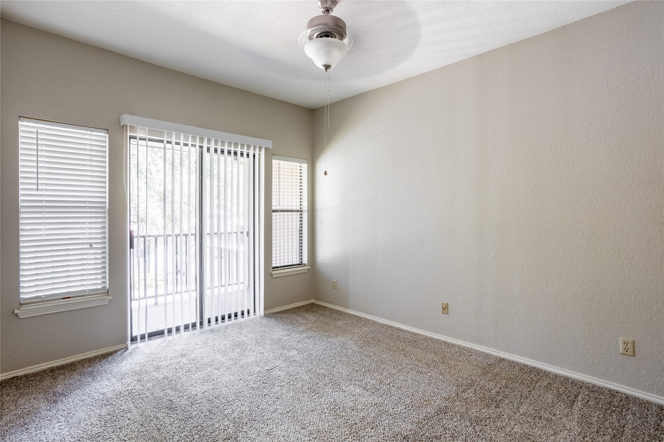 400 E Pearl Granbury TX 76048