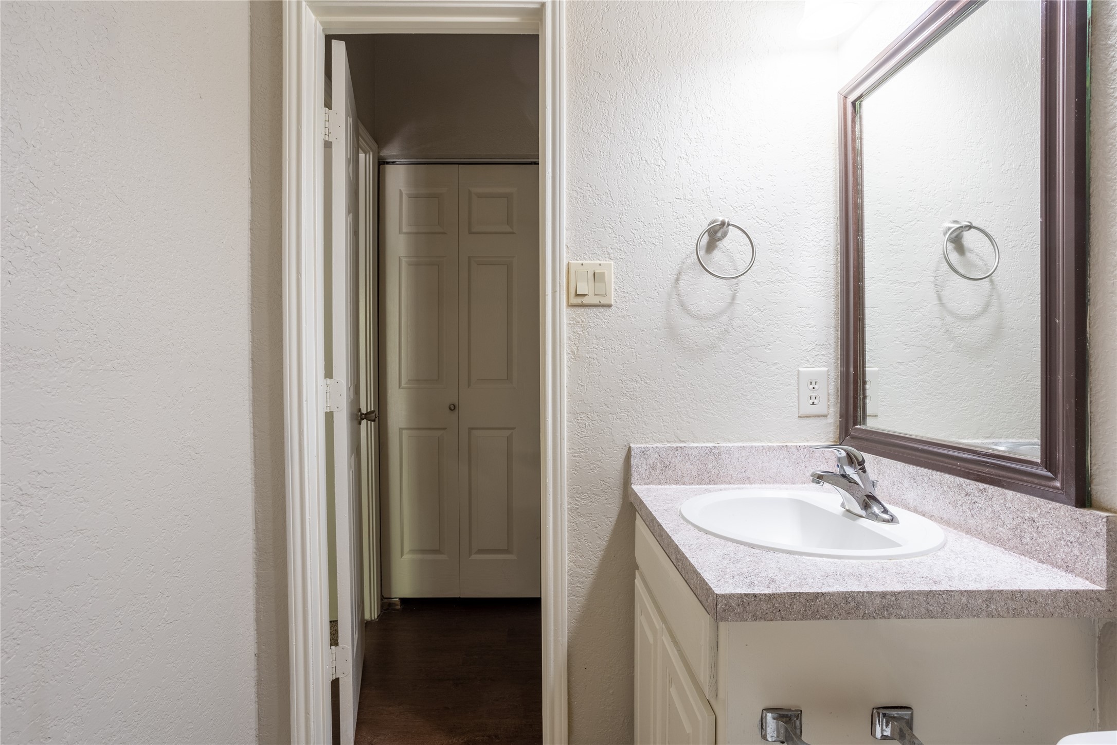 400 E Pearl Granbury TX 76048