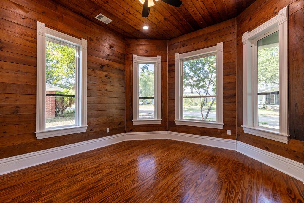 607 N Dallas Street Ennis TX 75119