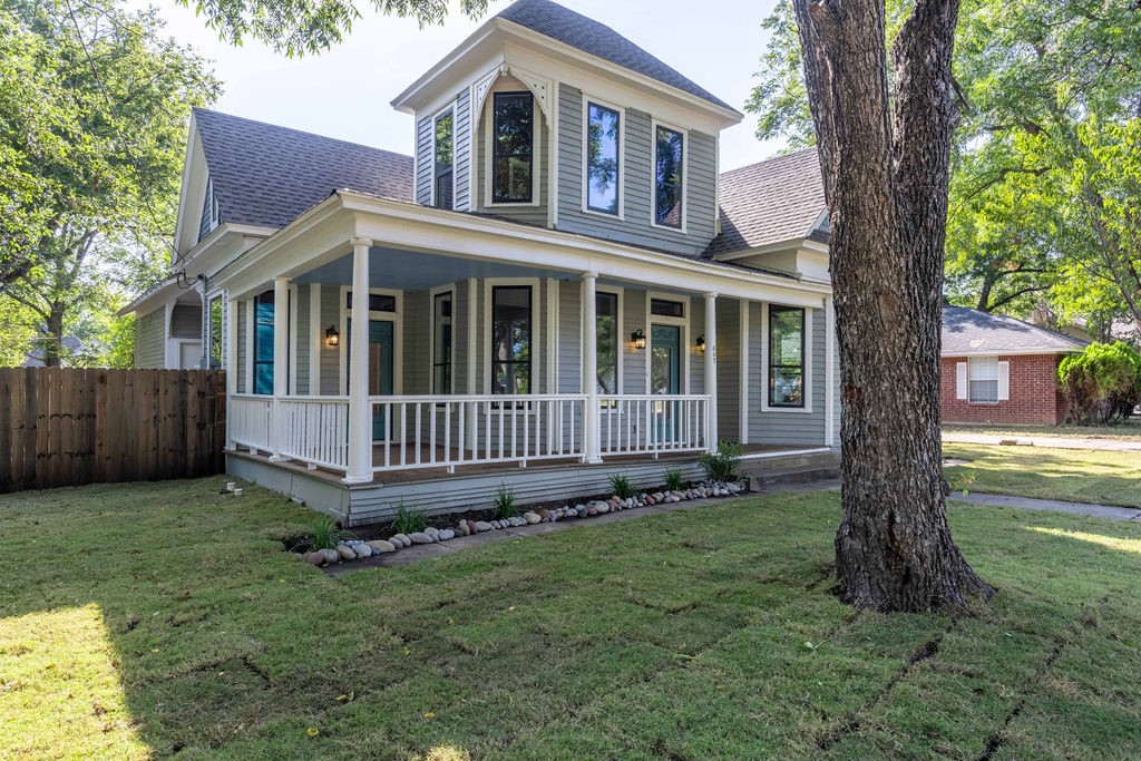 607 N Dallas Street Ennis TX 75119