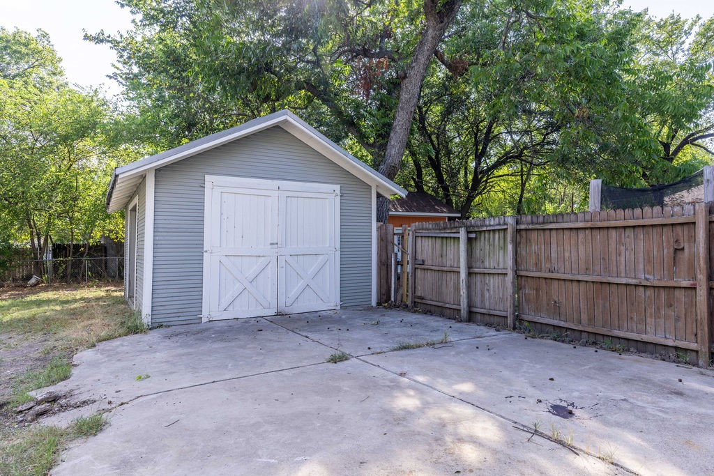 607 N Dallas Street Ennis TX 75119
