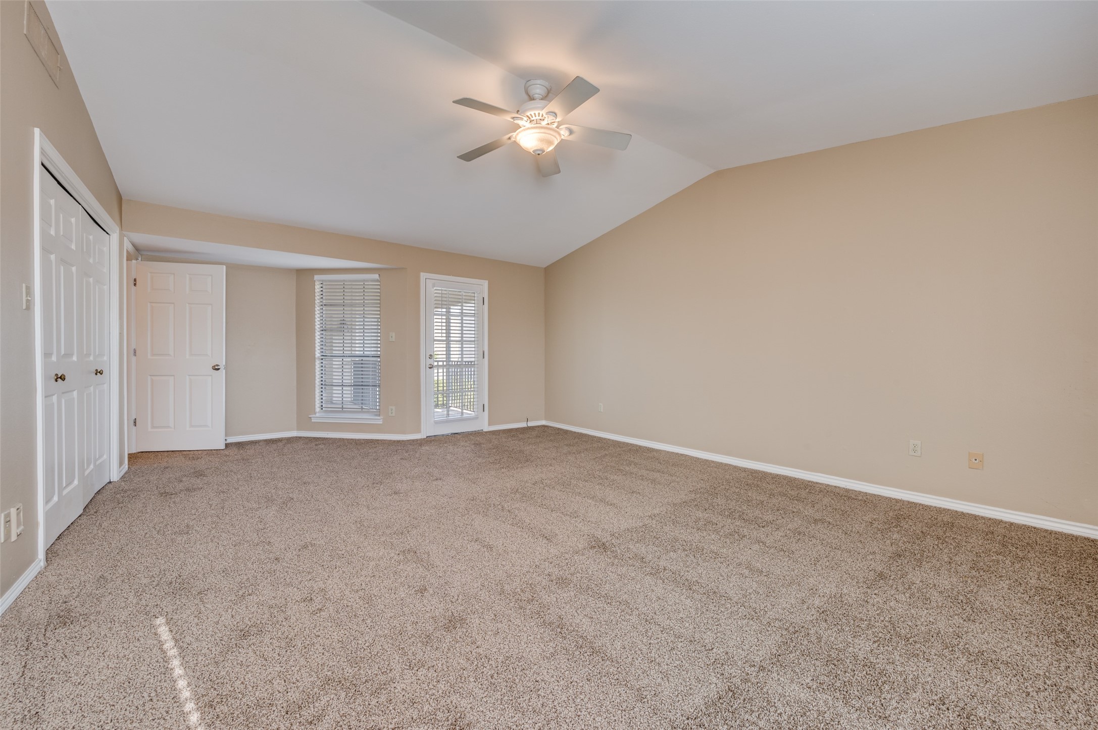 6049 Hillcrest Avenue University Park TX 75205