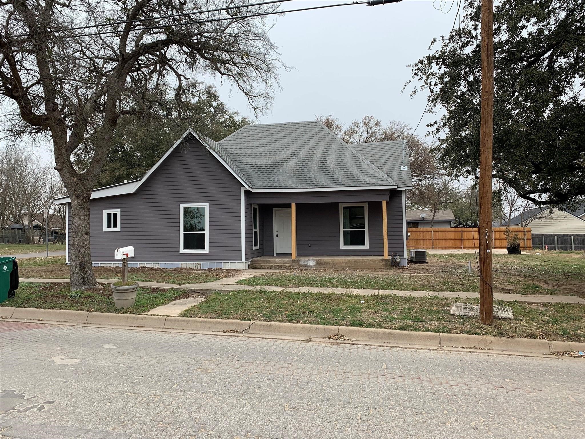 791 W Long Street Stephenville TX 76401