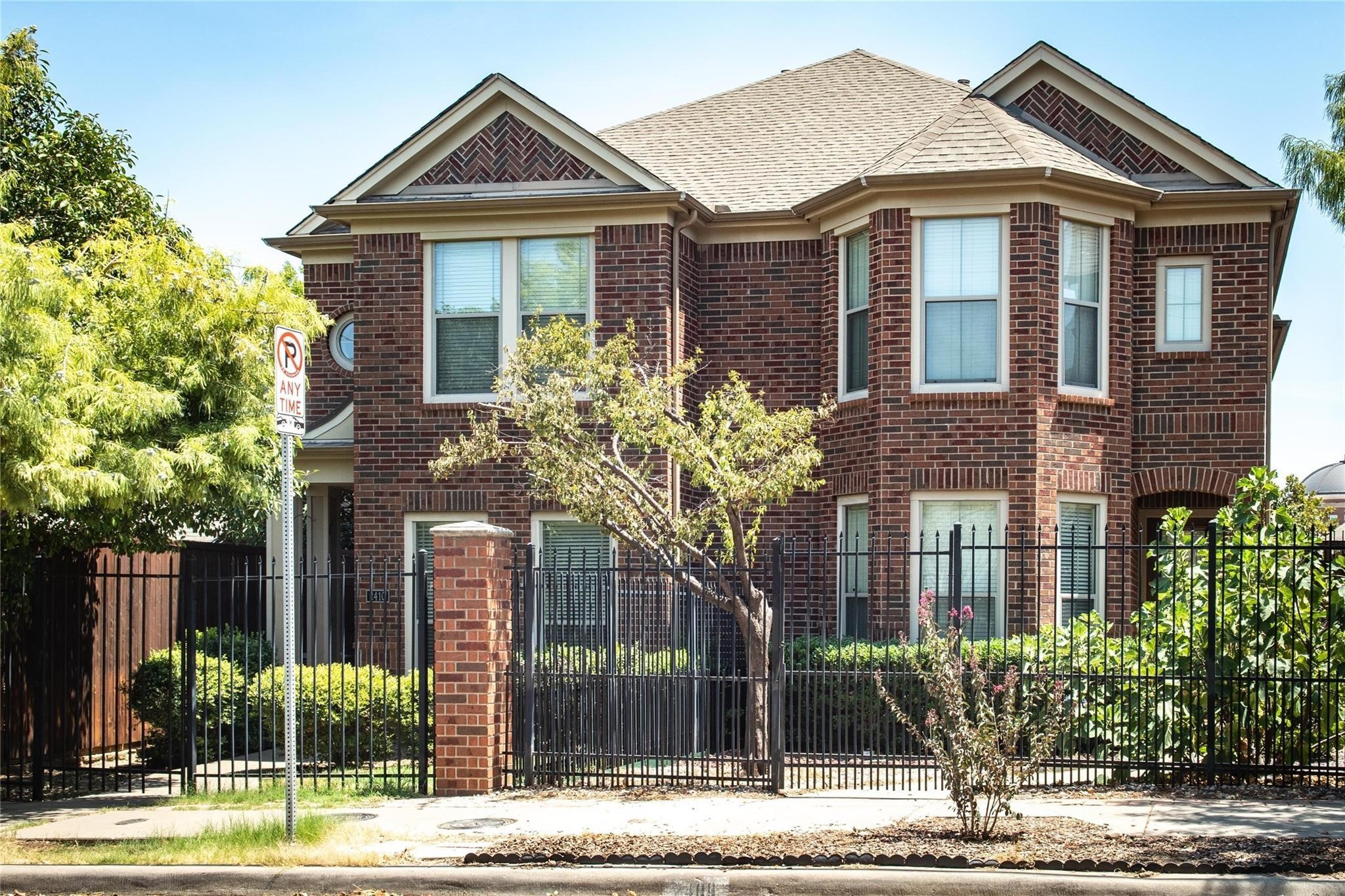 2410 Knight Street Dallas TX 75219