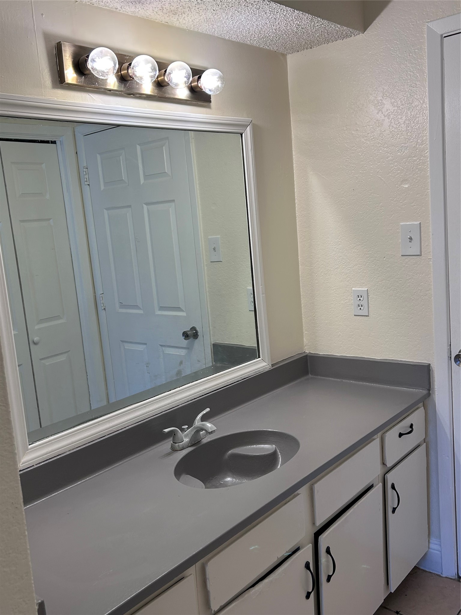 605 Mcqueary Street Arlington TX 76012